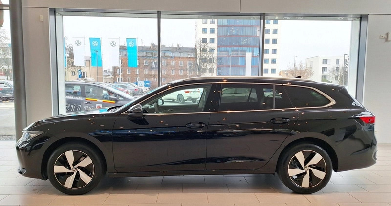 Volkswagen Passat cena 183000 przebieg: 5, rok produkcji 2024 z Chełm małe 277